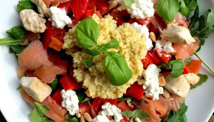 Gierst salade met gegrilde paprika en gerookte zalm - Karlijnskitchen.com