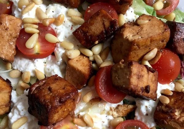 A zoomed in plate of low FODMAP tofu salad