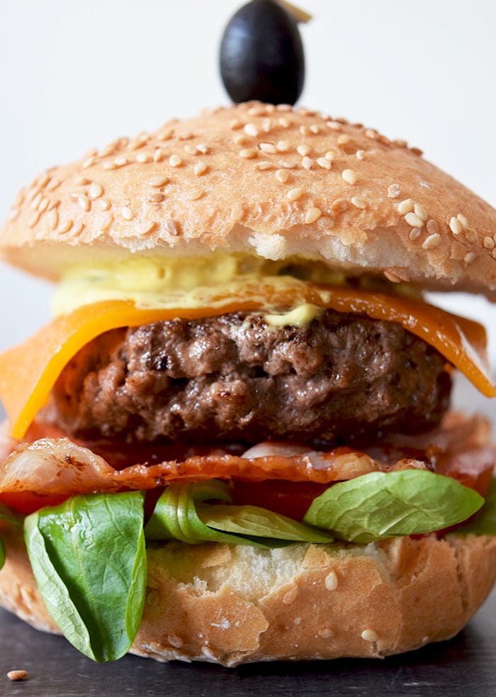 A low FODMAP bacon cheeseburger viewed zoomed in 