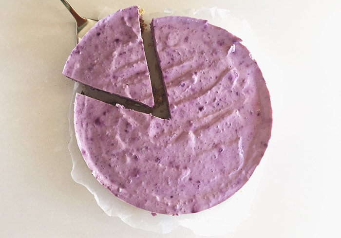 A healthy low FODMAP cheesecake with a piece out of it