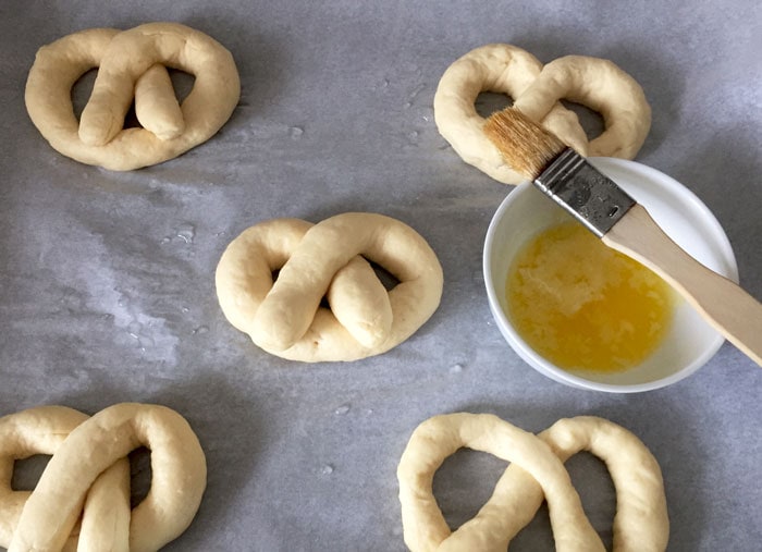 Gluten-free soft pretzels - Karlijnskitchen.com
