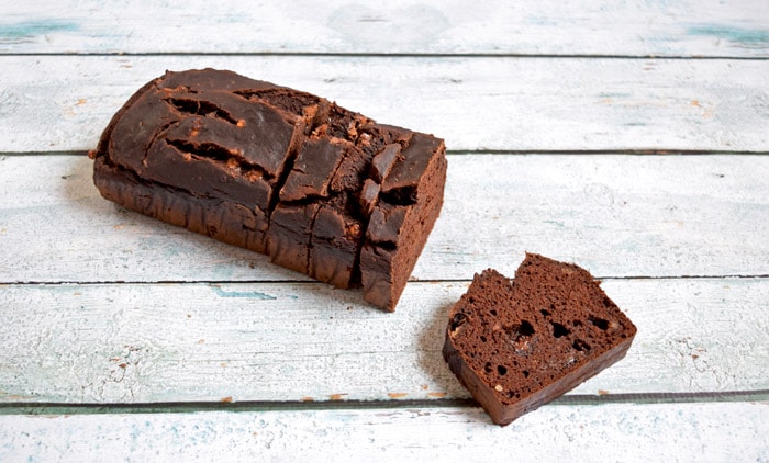 Healthy chocolate cake with plantain flour - Karlijnskitchen.com
