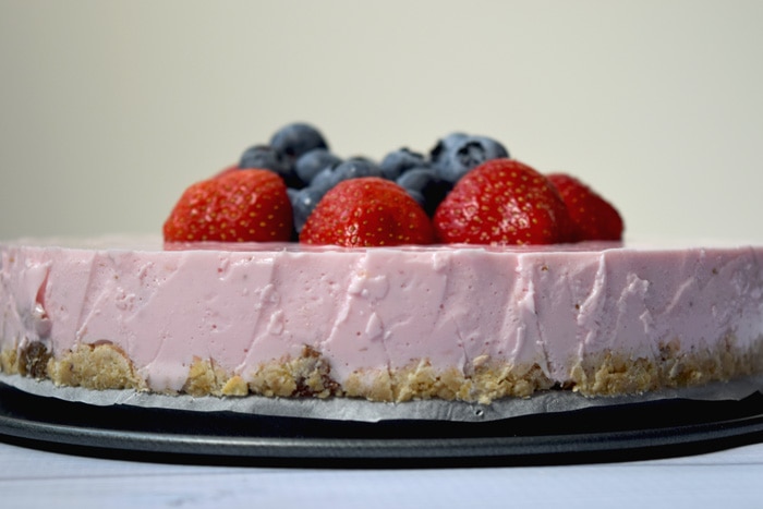 A healthy low FODMAP strawberry cheesecake viewed from the side