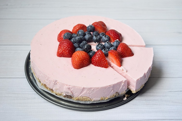 Healthy strawberry cheesecake - Karlijnskitchen.com