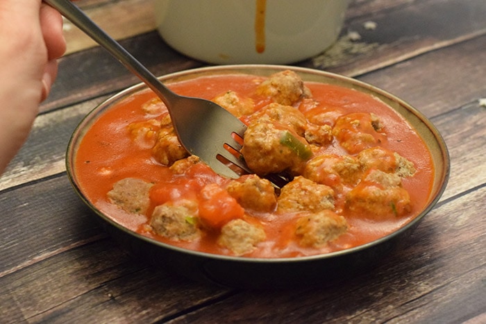 meatballs in tomato sauce - karlijnskitchen.com