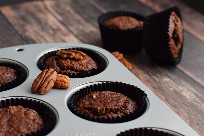 gezonde chocolade pecan muffins - karlijnskitchen.com