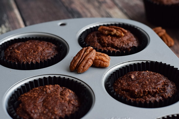 gezonde chocolade pecan muffins - karlijnskitchen.com