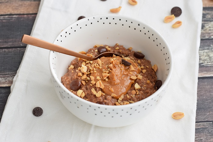 Low FODMAP porridge with peanut butter and chocolate chips