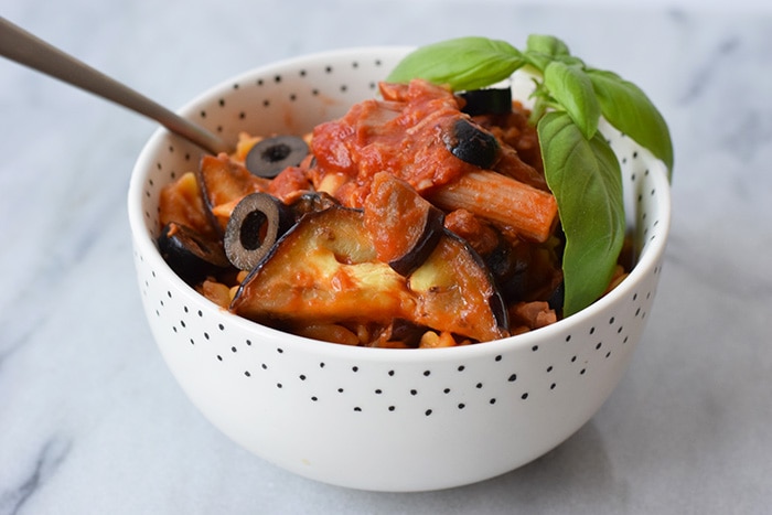 pasta met tonijn, gegrilde aubergine en olijven - karlijnskitchen.com