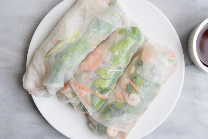 low FODMAP spring rolls with shrimps photographed from above