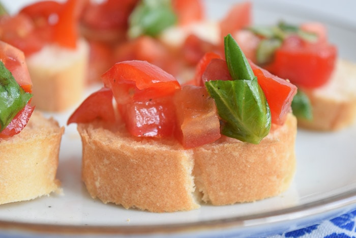 A low FODMAP bruschetta with tomato and basil