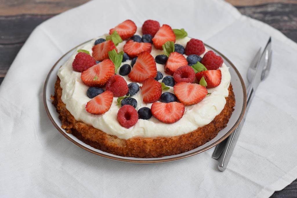 low FODMAP rice pie with cream and red fruits