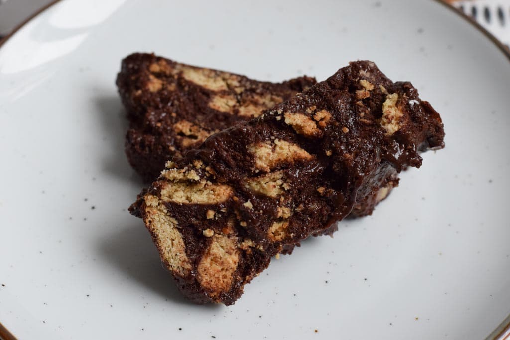 low fodmap no-bake chocolate biscuit cake - karlijnskitchen.com
