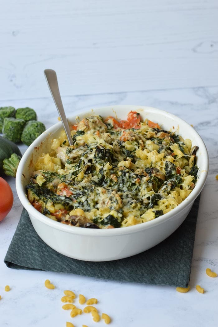 A low FODMAP casserole with macaroni, spinach, tomato and melted cheese