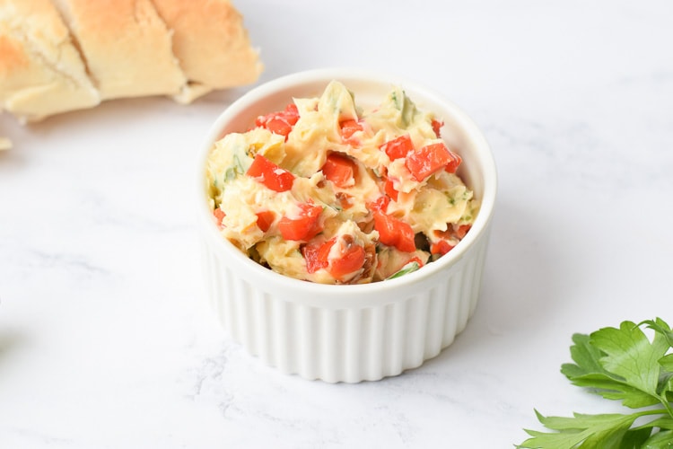 Low FODMAP herb butter with roasted bell pepper