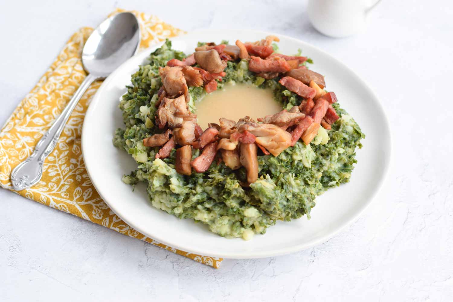 Low FODMAP kale potato mash with bacon and gravy