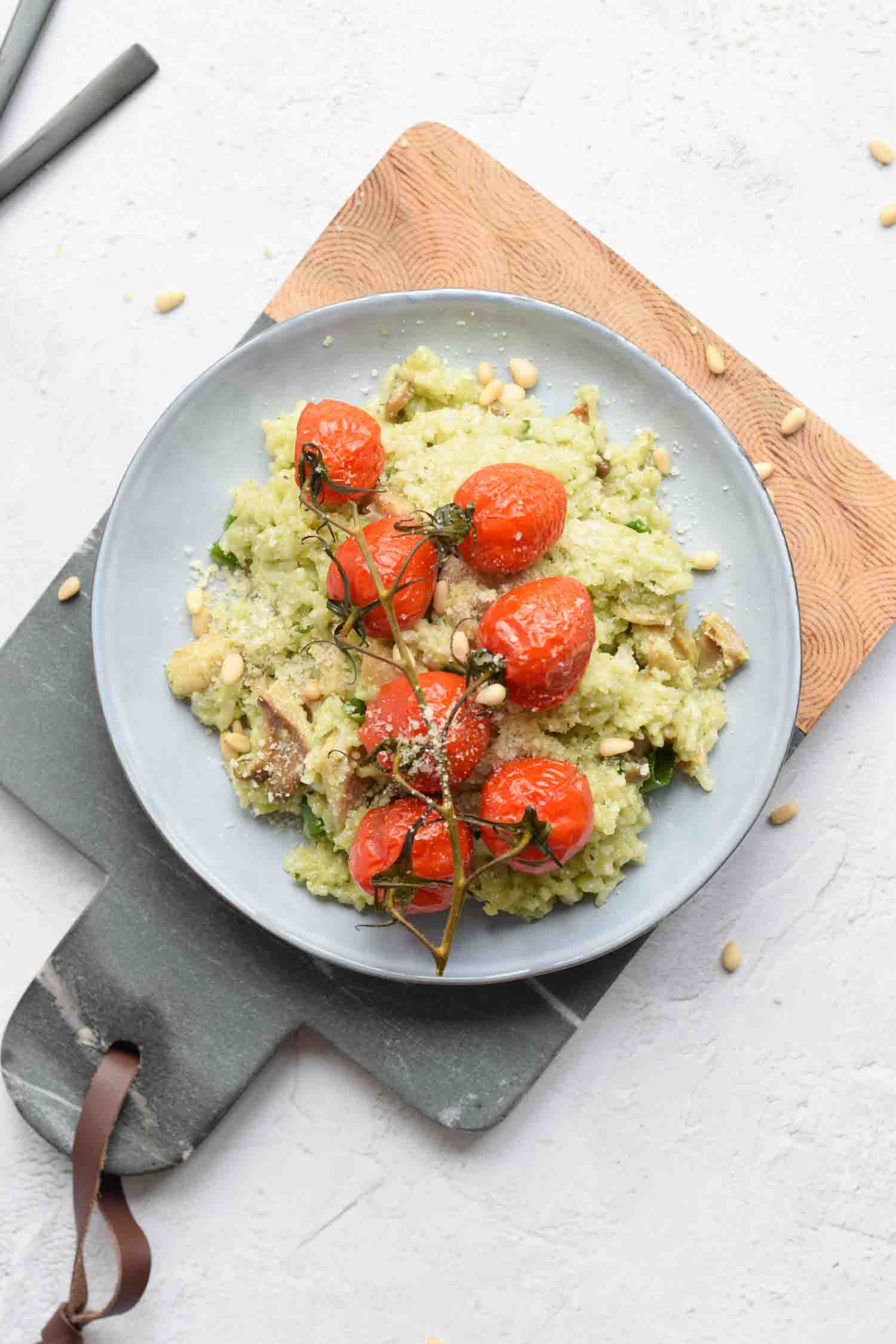 Low FODMAP risotto with green pesto and tomatoes