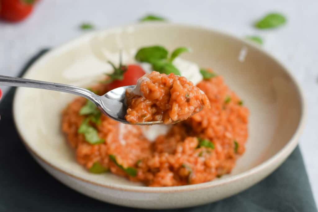 Low FODMAP tomato risotto on a spoon
