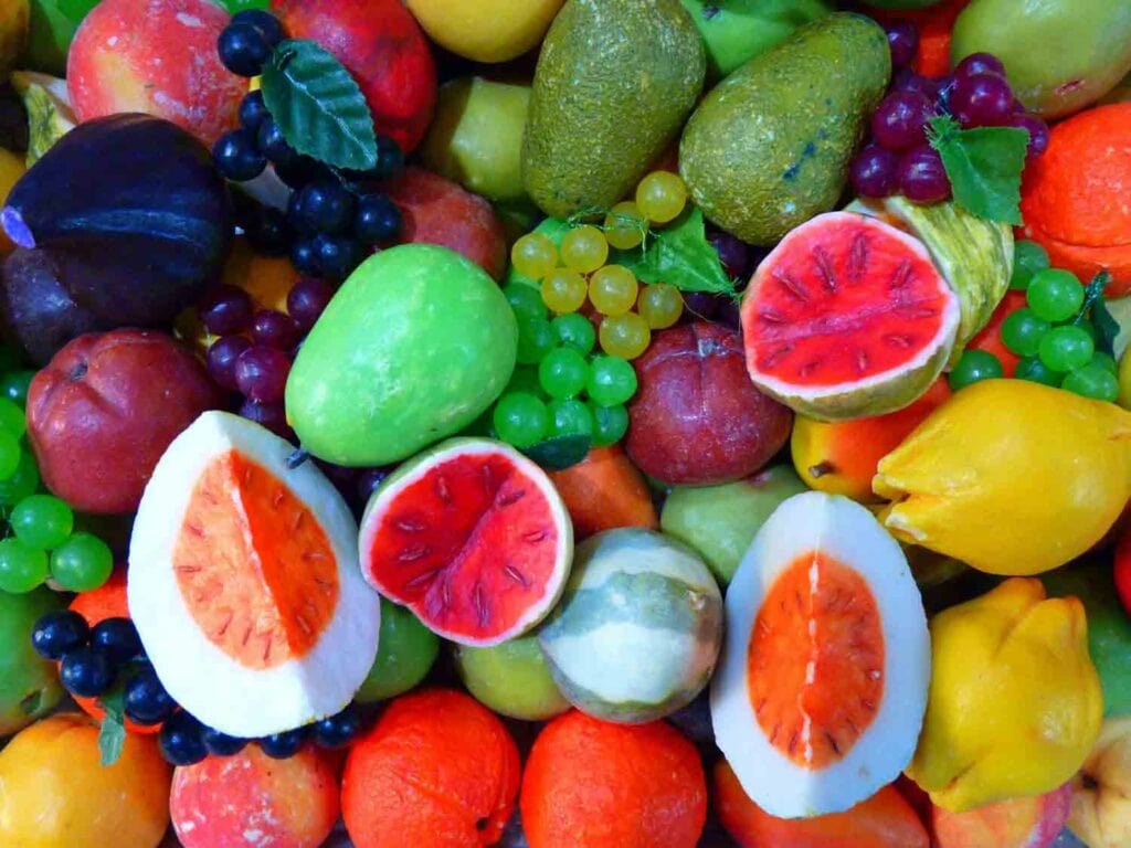 Several kinds of low FODMAP fruits and non low FODMAP fruits together