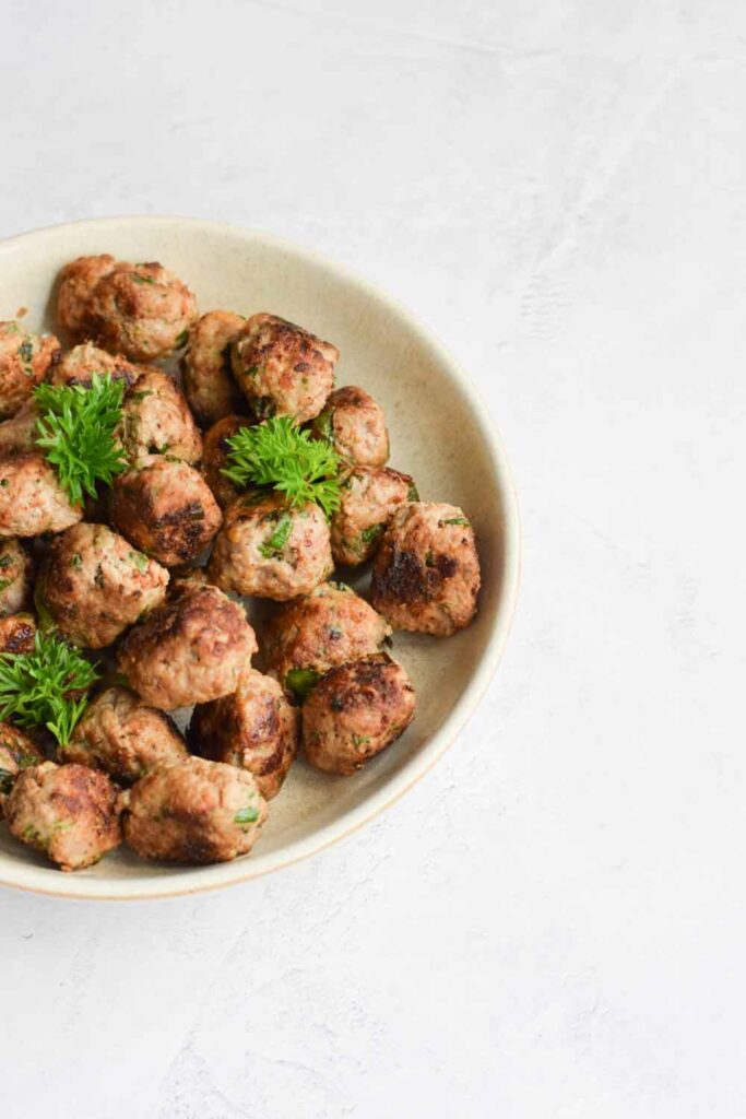 A plate with low FODMAP meatballs photographed from above