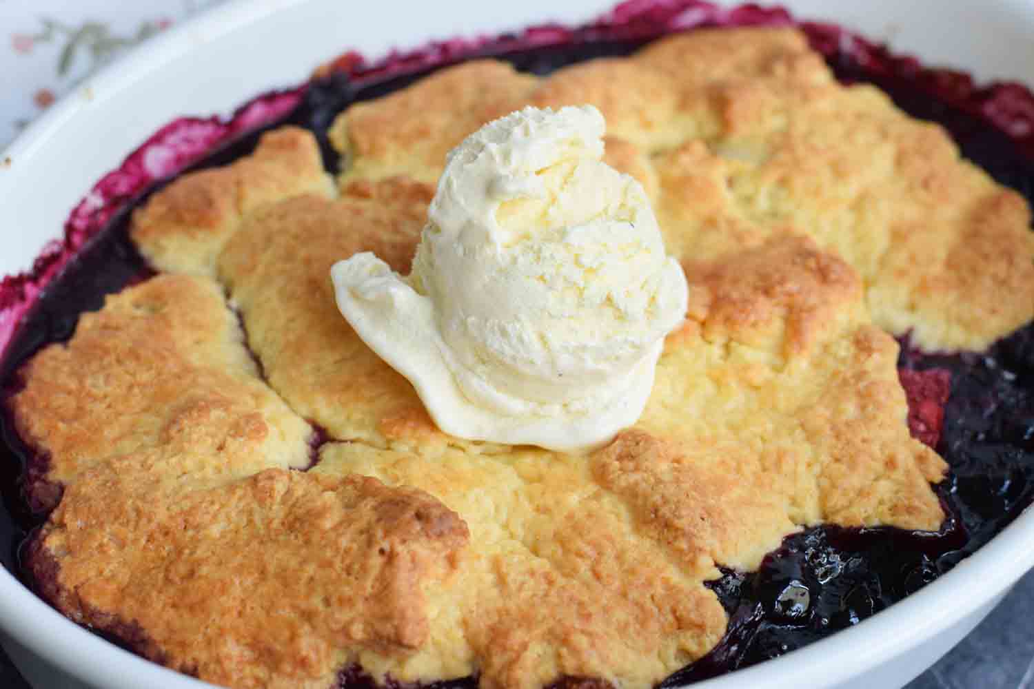 A dish with low FODMAP berry cobbler