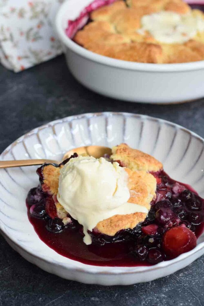 Low FODMAP berry cobbler with ice cream on a plate