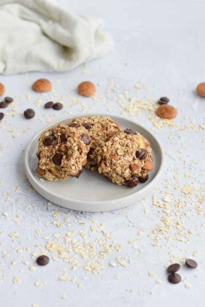 Pumpkin spice banana oat cookies with chocolate chips