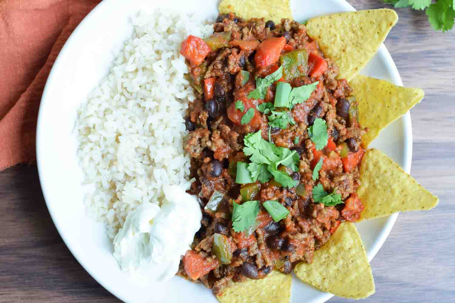 A plate of low FODMAP chili con carne